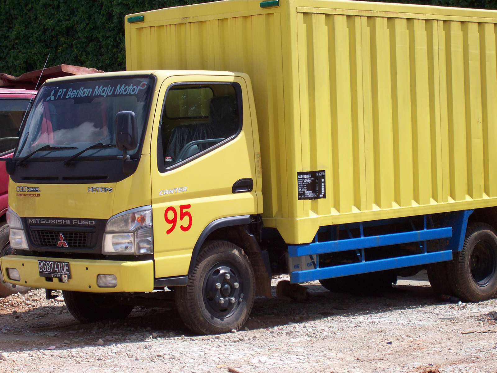 110 ps. Mitsubishi Canter. Митсубиси Фусо Файтер. Мицубиси Фусо самосвал. Mitsubishi Bus 110ps